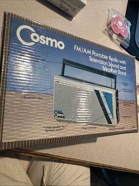 FM/AM Portable Radio in Silver and Blue cosmo NEW
